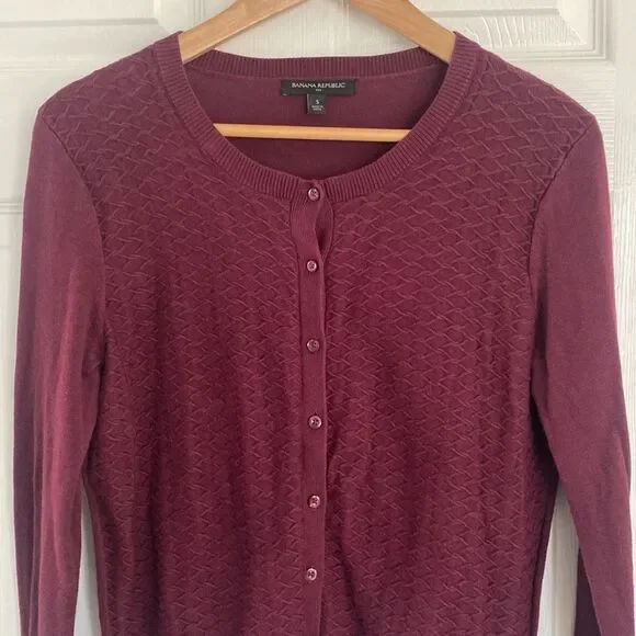 Banana Republic Women’s Cardigan Sweater Crew Neck Wine/Burgundy Size S EUC - Picture 2 of 10